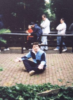 Pete cross-legged... in the queue at Chessington