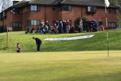 Can he hole it...?!